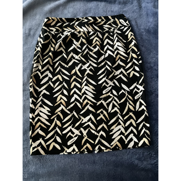 GRACE ELEMENTS sz 12 Career Skirt, black background w/Leaf Print - Picture 1 of 8